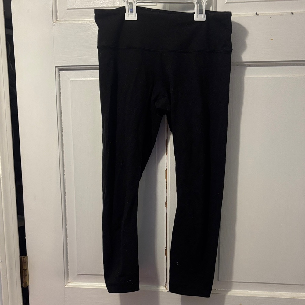 Black cropped lulu leggings